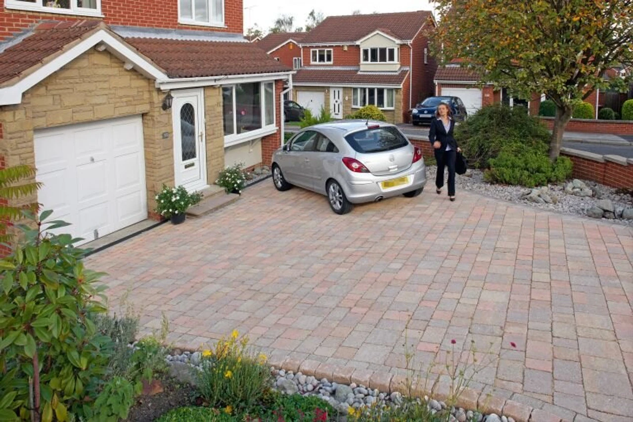 Drivesett Tegula Concrete Paving Traditional 240 X 160 X 50mm (10.91m2) 4 Drivesett Tegula Concrete Paving Traditional 240 X 160 X 50mm (10.91m2) - Image 2