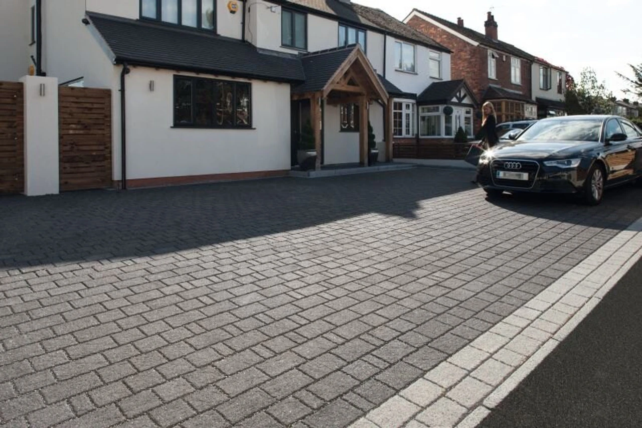 Drivesett Argent Priora Concrete Paving Graphite Mixed Size Pack (8.06m2) 3 Drivesett Argent Priora Concrete Paving Graphite Mixed Size Pack (8.06m2)