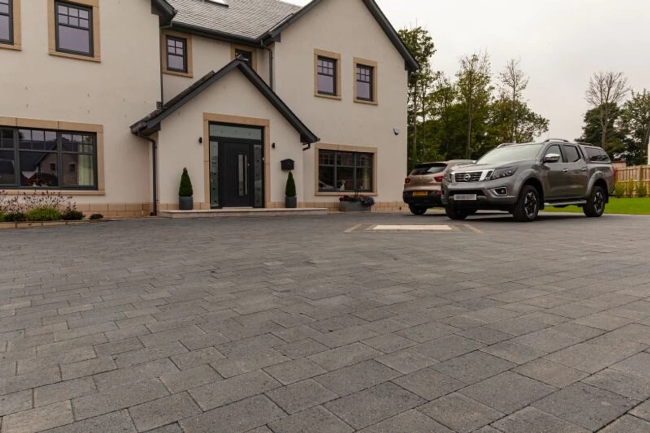 Drivesett Savanna Concrete Paving Charcoal 160 X 120 X 50mm (10.37m2) 3 Drivesett Savanna Concrete Paving Charcoal 160 X 120 X 50mm (10.37m2)